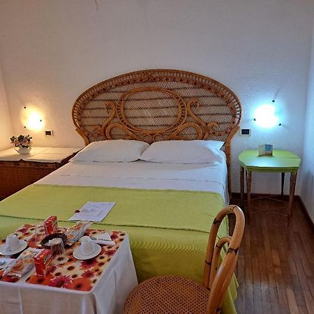 Il Profumo Di Ginestre Acomodação com café da manhã Olbia Exterior foto
